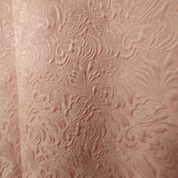 Elegant Pink Blazer with Black Lapel - Picture 4 of 8